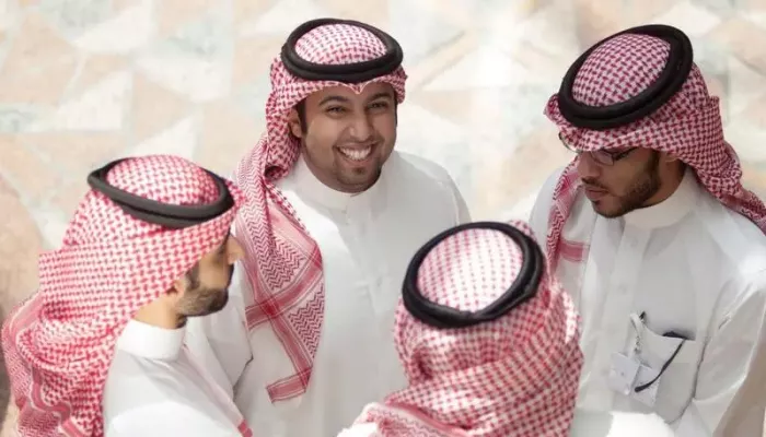 صحيفة بريطانية: شباب الخليج يستخدمون اللغة الإنجليزية أكثر من العربية