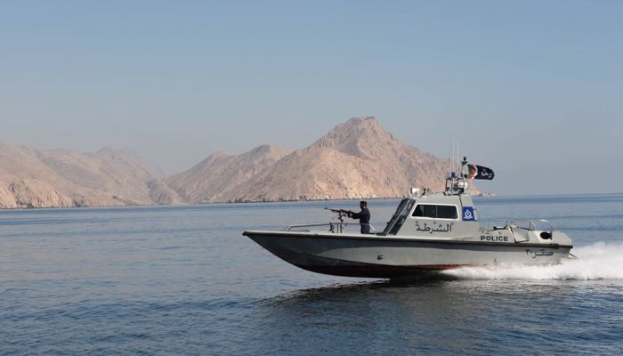 القبض على ١٨ متسللاً بشمال الباطنة