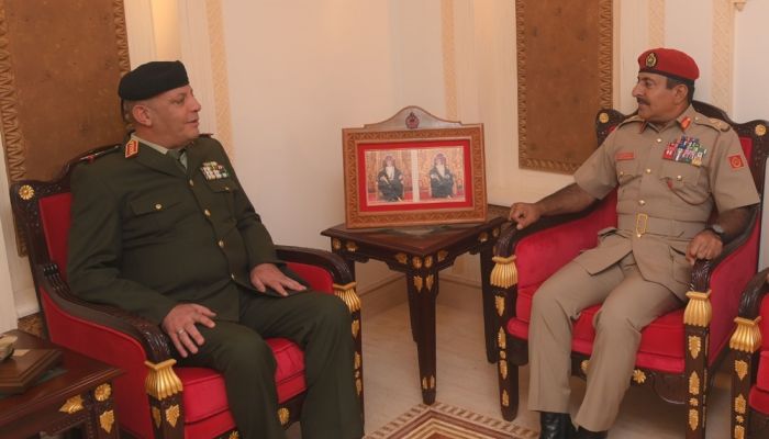 قائد الجيش السُّلطاني العُماني يستقبل رئيس هيئة الإمداد والتجهيز الفلسطينية