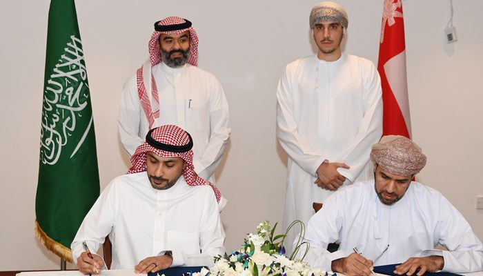 توقيع اتفاقيات بين شركات عُمانية وسعودية للاستثمار في قطاع الاتصالات وتقنية المعلومات