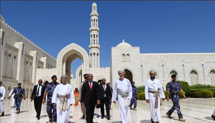 The President of Zanzibar visits Sultan Qaboos Grand Mosque