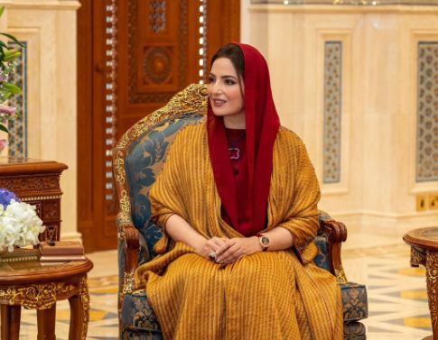 尊敬的女士，HM苏丹的配偶在阿曼妇女节问候妇女