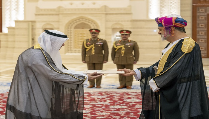 His Majesty accepts a number of ambassadors