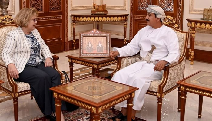وزير المكتب السلطاني يستقبل مساعدة وزير الخارجية الأمريكي لشؤون الشرق الأدنى