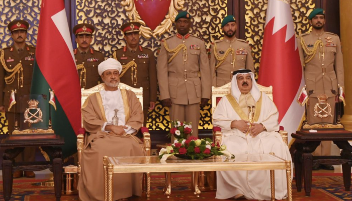 جلالة السلطان وملك البحرين يعقدان لقاءً أخويًّا بقصر الصخير