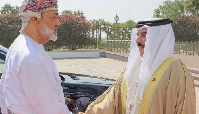 جلالة السلطان يغادر البحرين