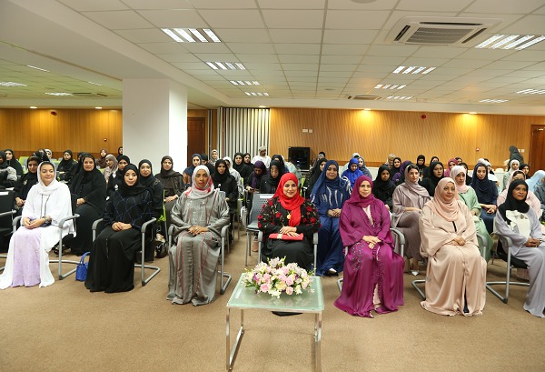 الاتحاد العام لعمال السلطنة يحتفل بيوم المرأة العمانية