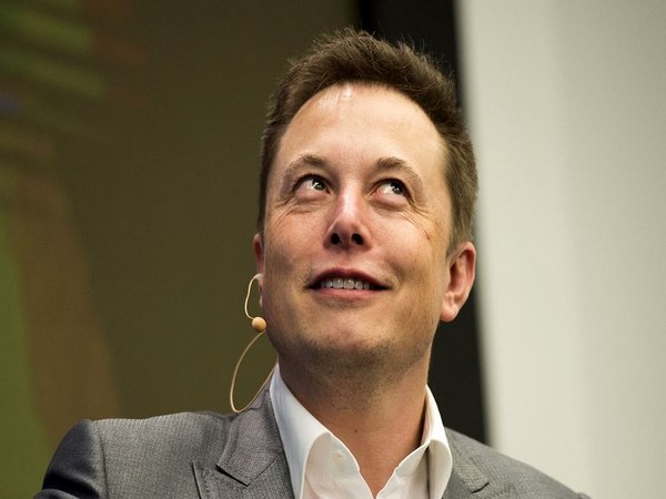 Elon Musk in charge of Twitter, begins purge of top executives