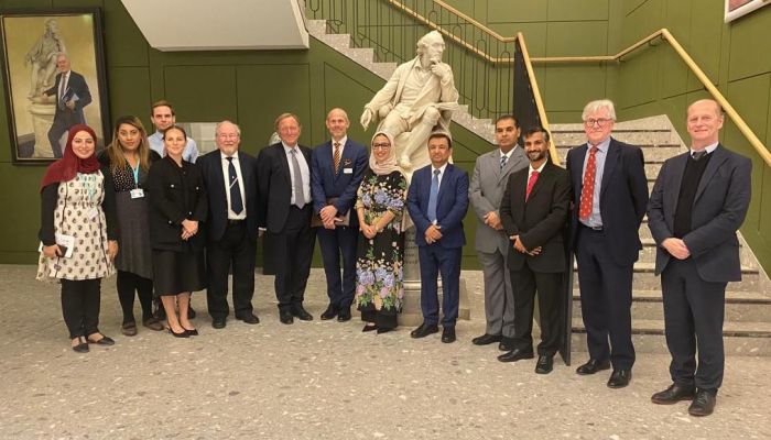 وفد من المجلس العماني للاختصاصات الطبية يزور المملكة المتحدة