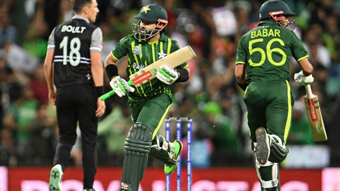 T20 WC: Pakistan storm into final after 7 wicket win over New Zealand in first SF