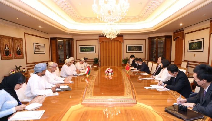 سلطنة عمان والصين تعقدان جلسة مباحثات رسمية