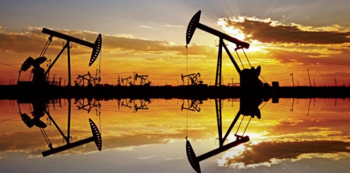 انخفاض أسعار النفط متأثرة بارتفاع الدولار