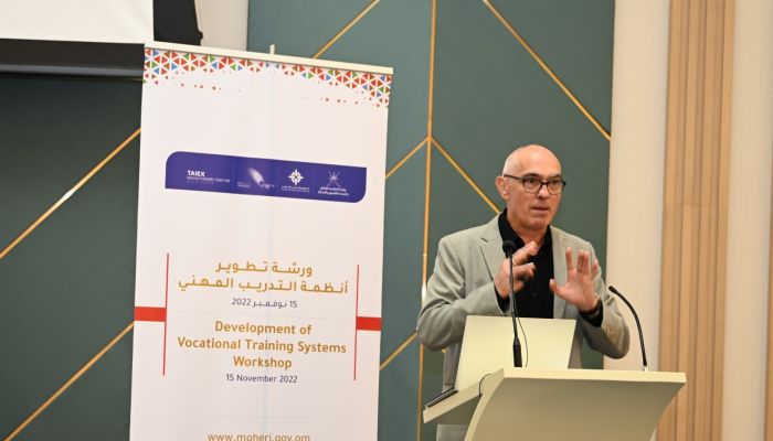 استعراض تجارب محلية ودولية في حلقة عمل تطوير أنظمة التدريب المهني في سلطنة عُمان