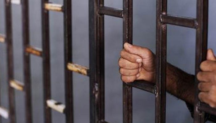 السجن 6 أشهر وغرامة 1000ريال  لمواطنين قتلا 'غزالة'