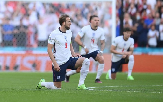 England to take a knee before FIFA World Cup match against Iran, confirms coach Gareth Southgate