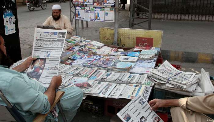 Pakistan: Newspapers fight for survival as sales plunge