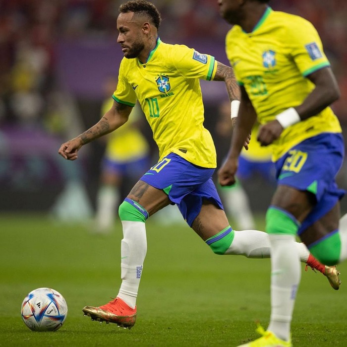 Tite: Neymar to play on at World Cup despite injury