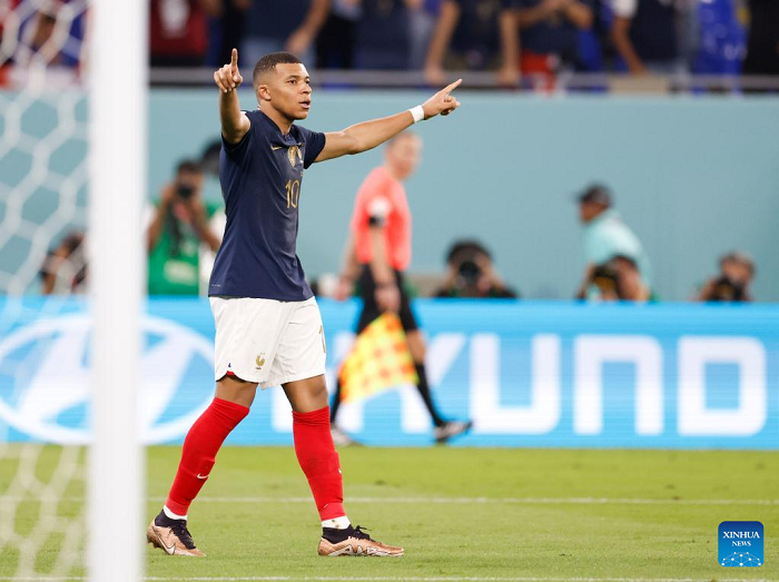 Messi and Mbappe, names on World Cup Day 7