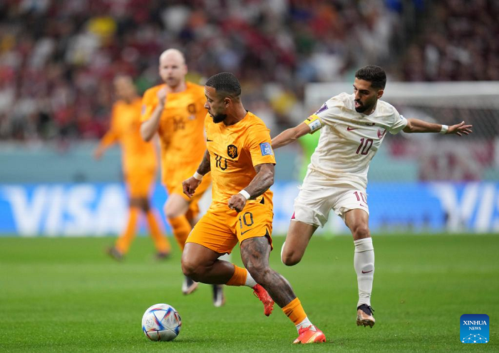 Netherlands beat Qatar to finish top in World Cup Group A