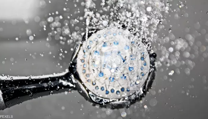 الاستحمام بالماء البارد.. 4 فوائد لجسدك و’مزاجك’