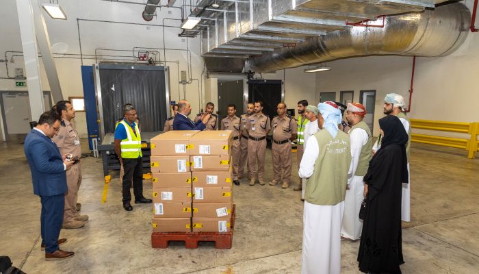 وصول أول شحنة من السلع الانتقائية التي تحمل أختاماً ضريبية لسلطنة عمان