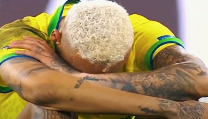 الشبيبة ترصد  بكاء الكبار بعد خروجهم مهزومين من كأس العالم بقطر (فيديو)