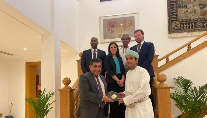 سفارة المملكة المتحدة بمسقط تحتفي بشاب عماني تقديرا لوصوله للمرحلة النهائية لجائزة دولية مرموقة
