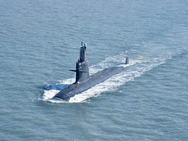 向印度海军运送的第五蝎子潜水艇“ agir”
