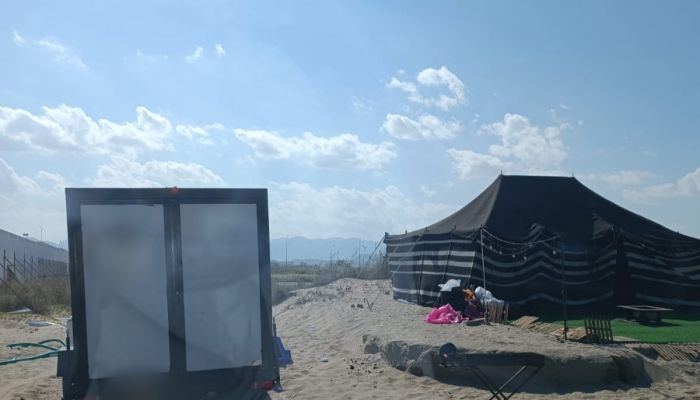 منع التخييم في شاطئ العذيبة وشاطئ الغبرة بولاية بوشر