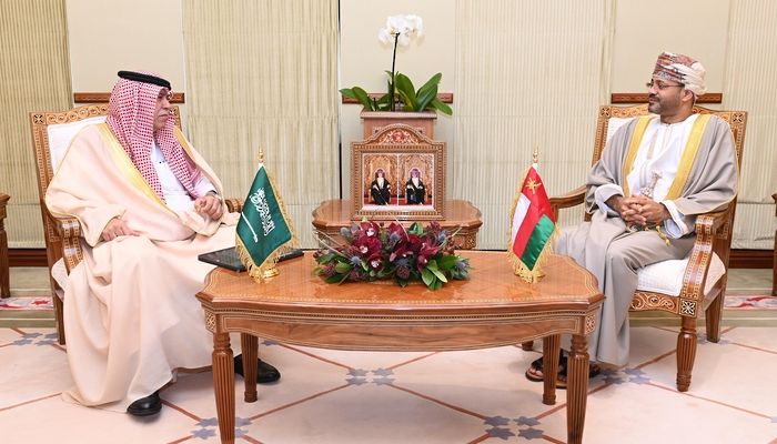 السيد بدر بن حمد  يستقبل وزير التجارة السعودي ووزير الإعلام السعودي