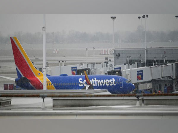 在冬季风暴中取消了2,000架美国航班