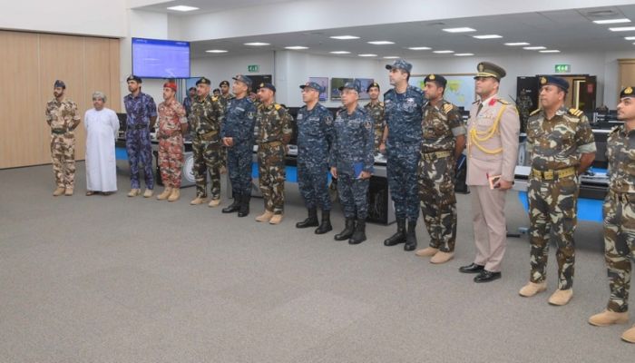 قائد القوات البحرية المصرية يزور مركز الأمن البحري