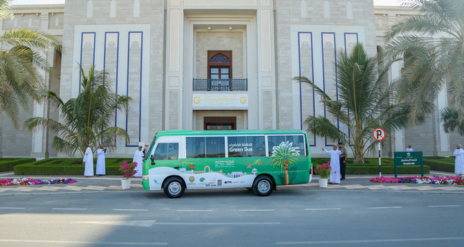 تسيير أول حافلة تعمل بديزل ’نوى تمر النخيل’ بسلطنة عمان