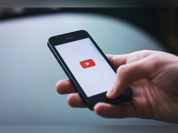 YouTube's queue system now under testing for Android, iOS apps