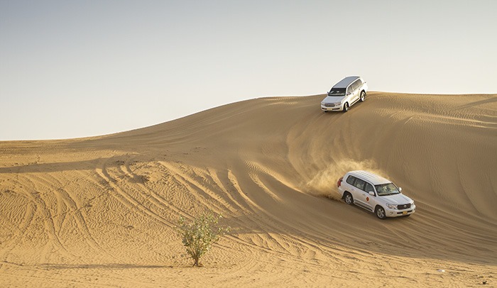 我们爱阿曼：沙丘在比迪亚的金沙中扑打