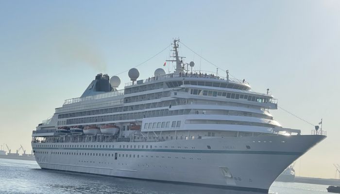 ميناء صلالة يستقبل السفينة السياحية ’أميرة’