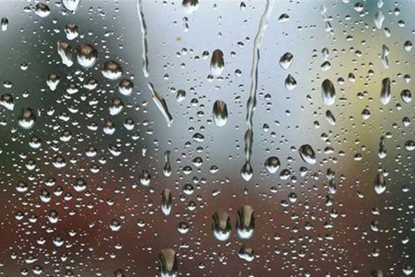 الطقس: غائم جزئيا مع فرص لهطول أمطار متفرقة على مسندم