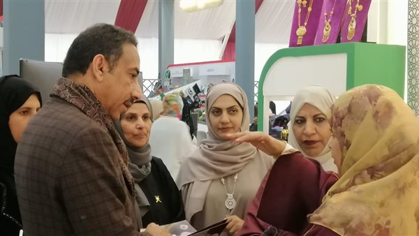 سفيرنا لدى القاهرة يزور المعرض العربي للأسر المنتجة بيت العرب
