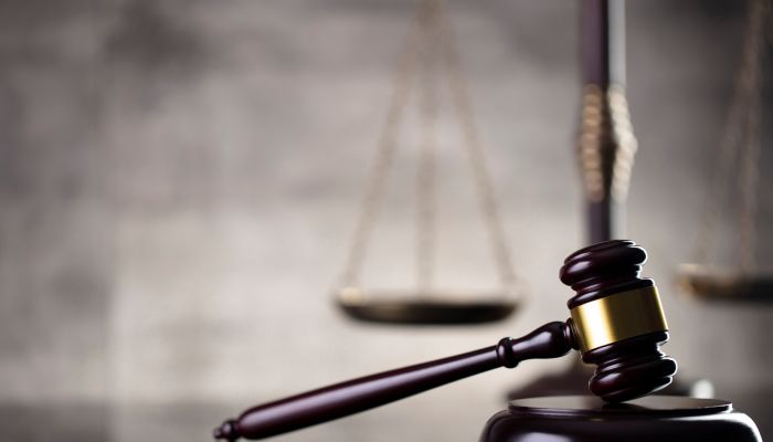 «البراءة» للمتهم الثاني.. إدانة متهمين بجنحة مخالفة قانون حماية المستهلك
