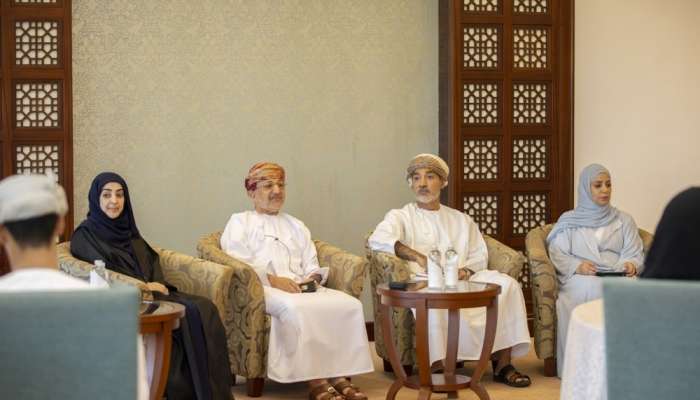 Heritage Minister receives members of teams qualified for Bilarab bin Haitham Award