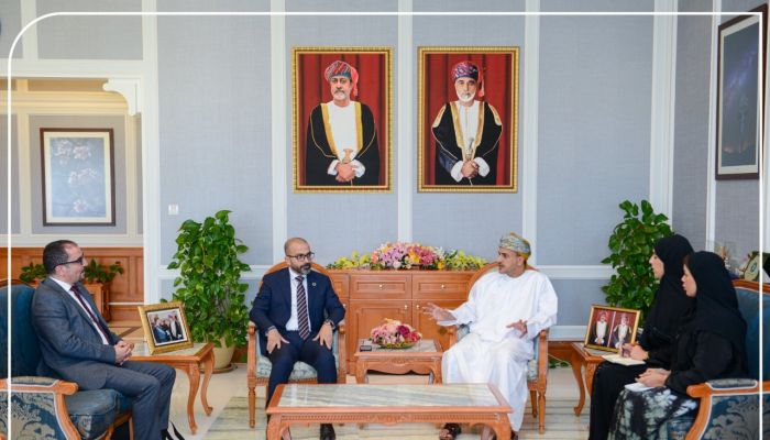 سلطنة عمان والأمم المتحدة يناقشان تغير المناخ وآثار الأتربة على الخليج