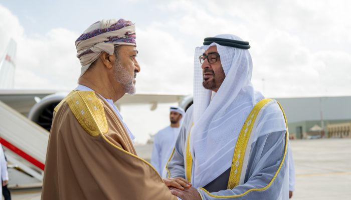 بالصور..جلالة السلطان المعظم هيثم بن طارق يصل إلى أبوظبي