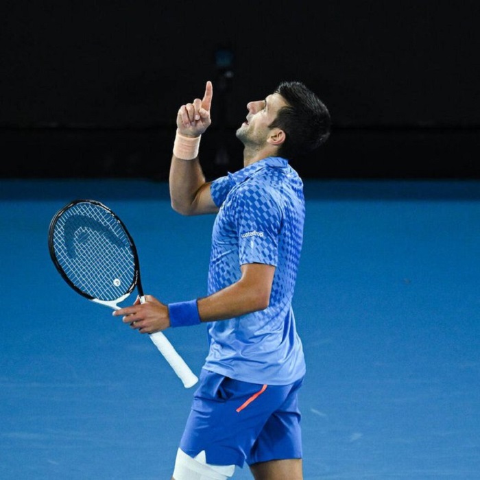 Australian Open Djokovic defies injury to secure win, Murray survives