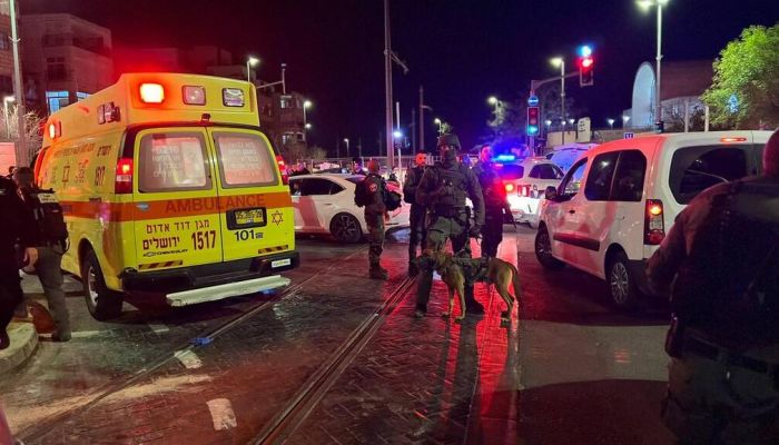 مقتل 5 إسرائيليين وإصابة العشرات في إطلاق نار بالقدس المحتلة
