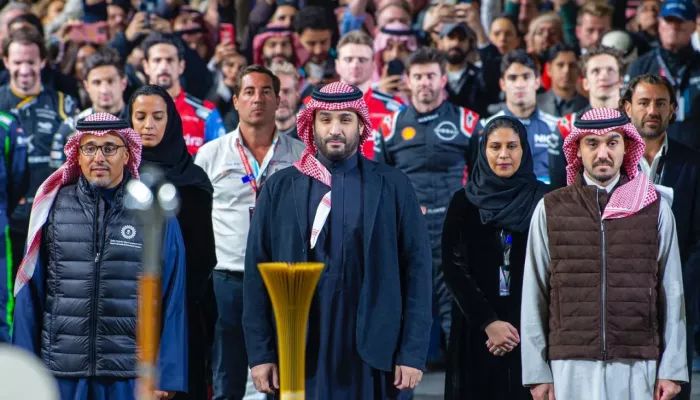 برفقة أمير قطر وولي عهد الأردن.. محمد بن سلمان يحضر سباق ’فورمولا إي’ 2023