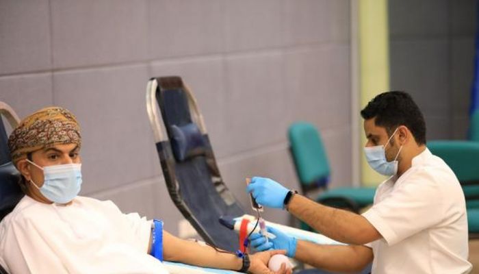 77 % منهم عمانيين.. ارتفاع أعداد المتبرعين بالدم في بنك الدم المركزي