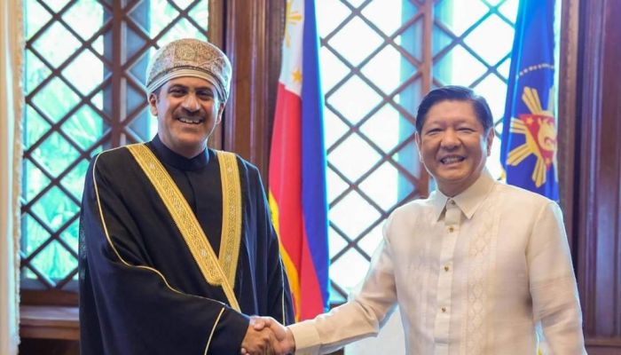 سفير سلطنة عُمان لدى الفلبين يقدم أوراق اعتماده