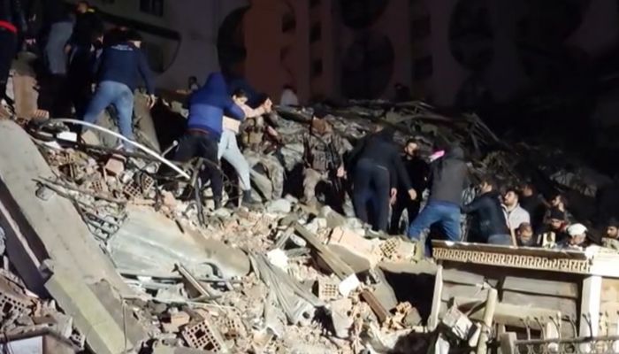 زلزال جديد يضرب جنوب تركيا.. وضحايا الكارثة يقتربون من ألف قتيل