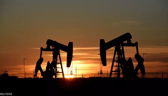 أسعار النفط العالمية تشهد تراجعًا