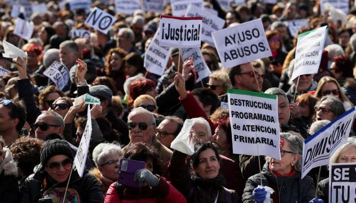 Protesters stage huge rally in Madrid for better healthcare